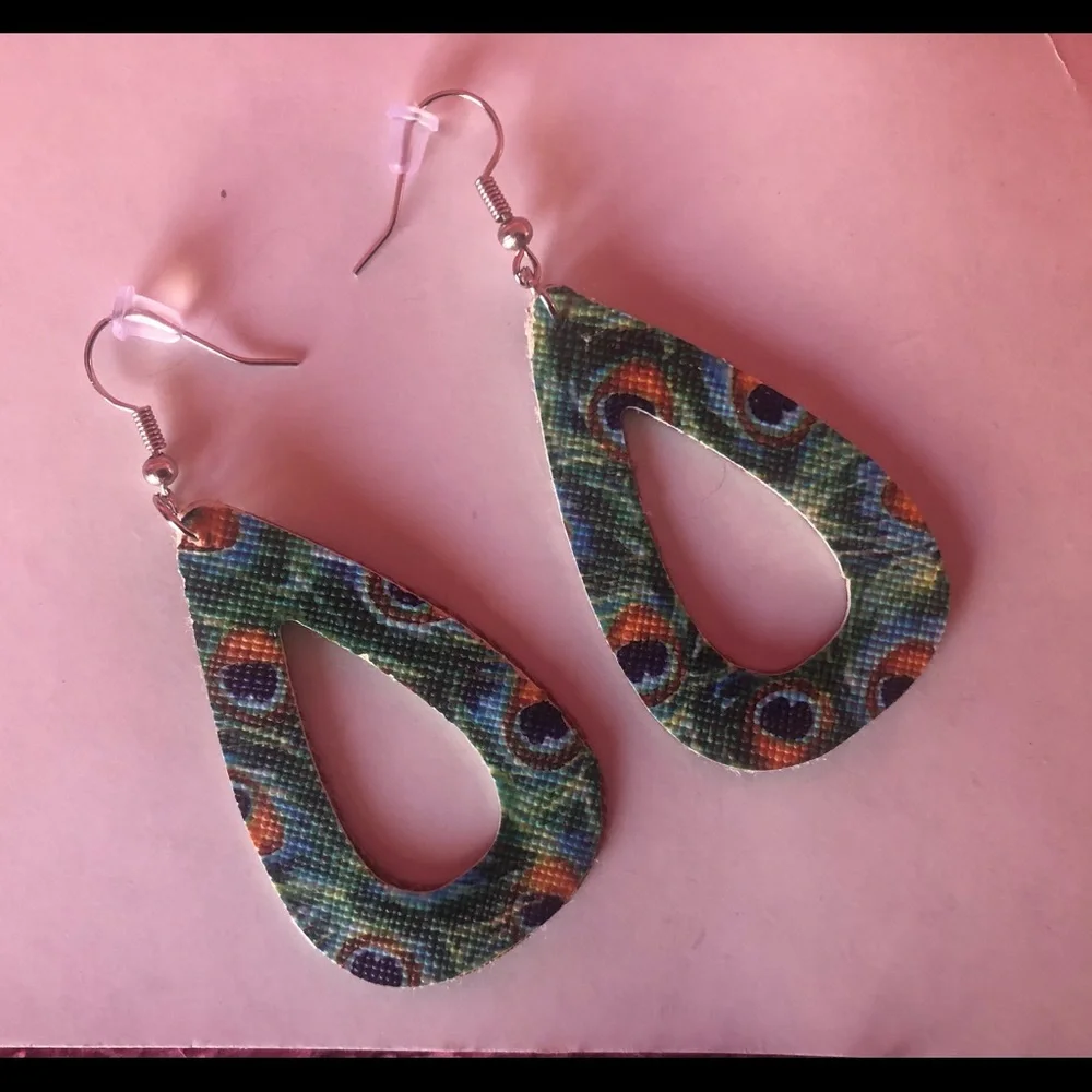 Earring - Picture 2 of 2
